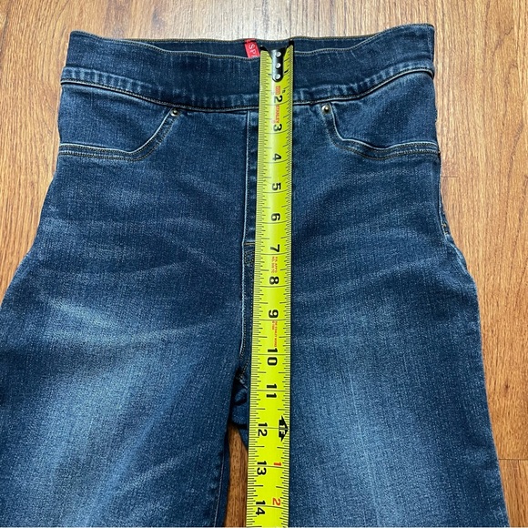 Spanx Cropped Flare Jeans with frayed hem in medium wash size XS - Picture 14 of 15